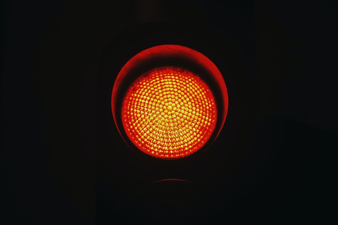 A close-up of a red light

Description automatically generated with medium confidence